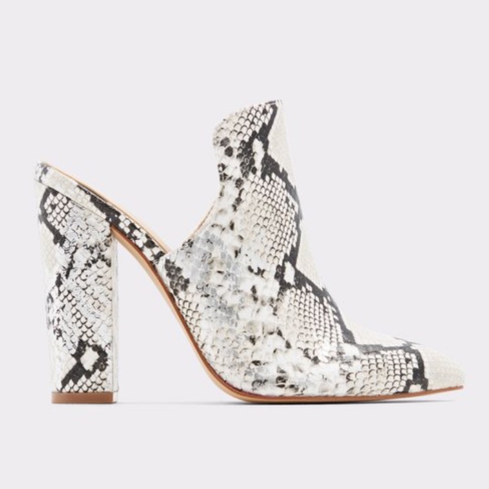 NEVER WORN Snake skin high heel shoe